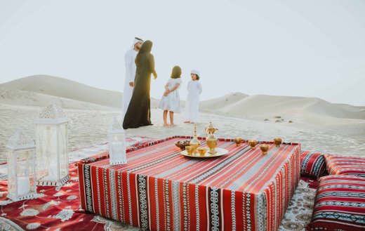 Dune Dinner in Abu Dhabi Desert 